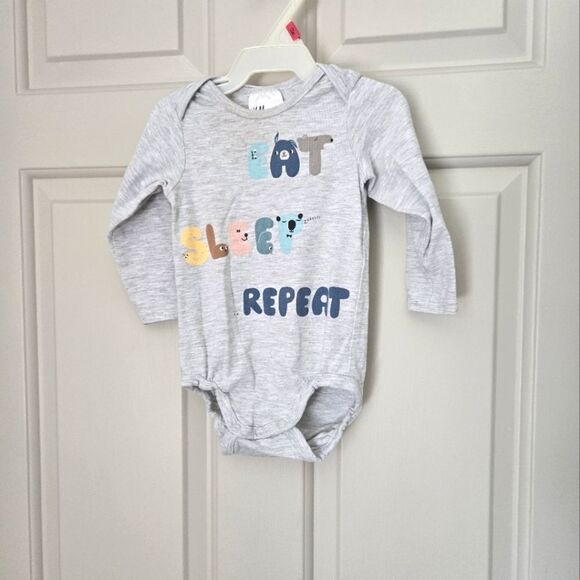 3/$15 H&M long sleeve onesie 6-9 m - Picture 1 of 4